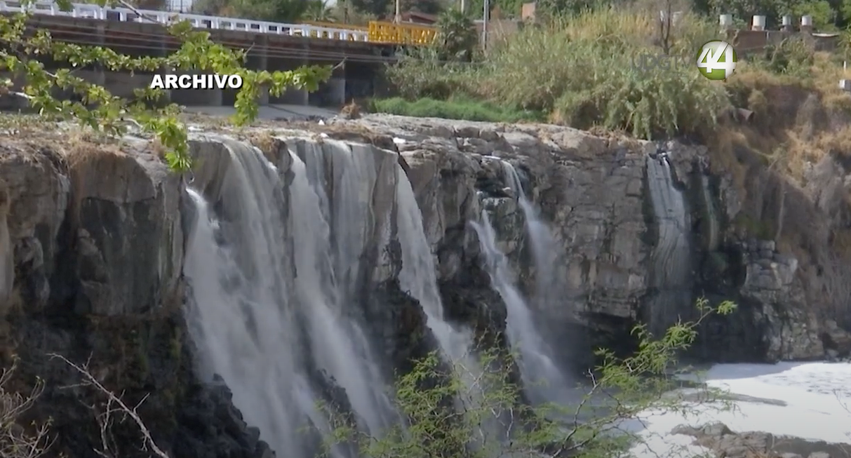 Denuncian omisión de autoridades en atender comunidades afectadas por el Río Santiago￼