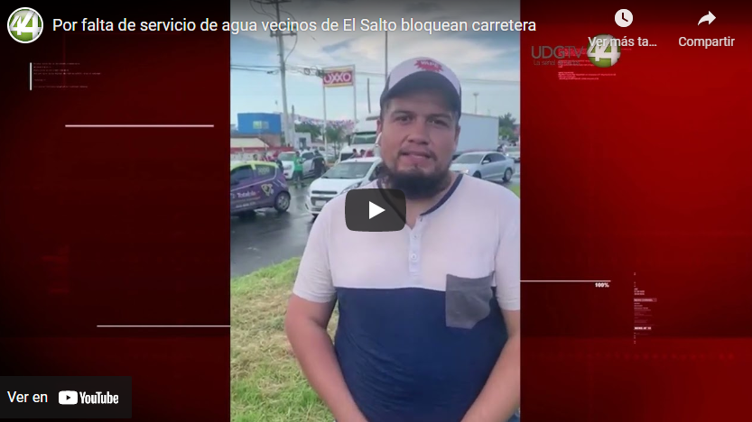 Por falta de servicio de agua vecinos de El Salto bloquean carretera