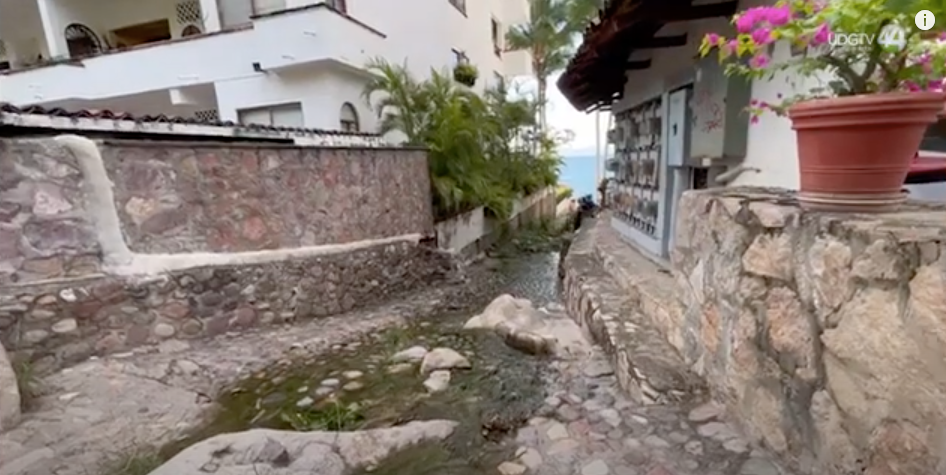 Restringen acceso a playa La Esmeralda en Puerto Vallarta