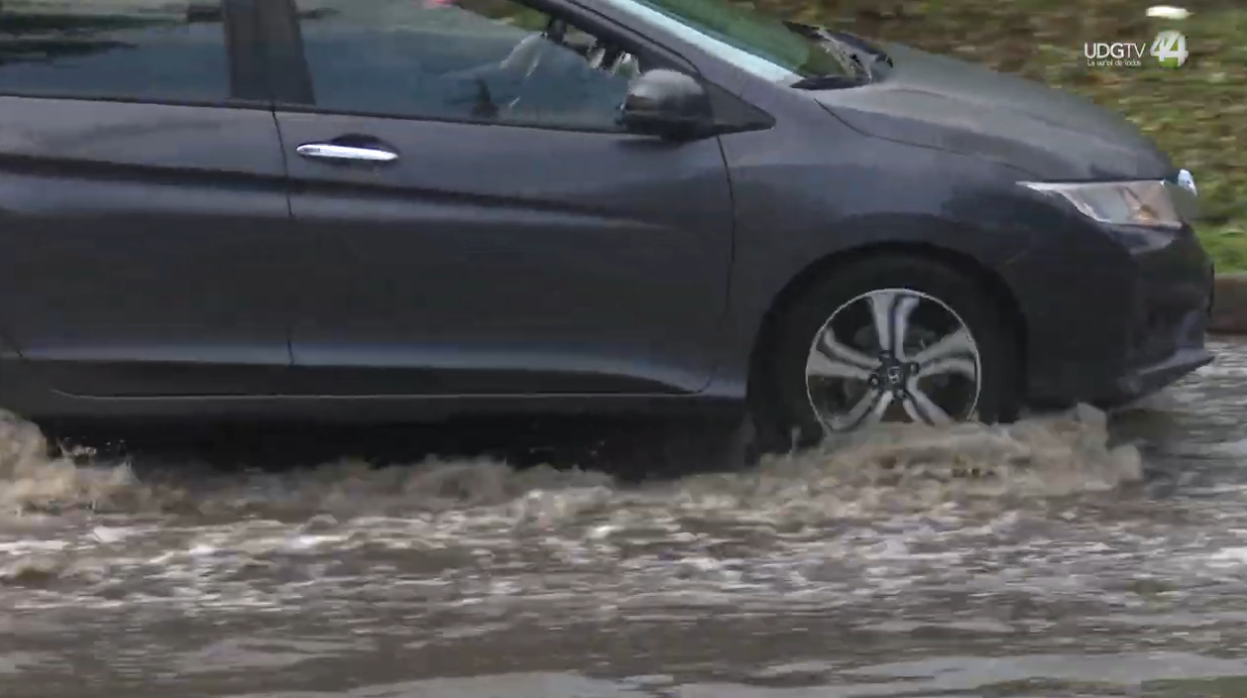 Tormenta del lunes rompe récord de inundaciones en Arcos Zapopan