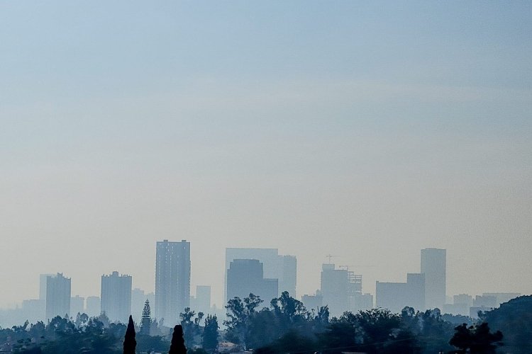Inicia el 2025 con aire sucio en metrópoli