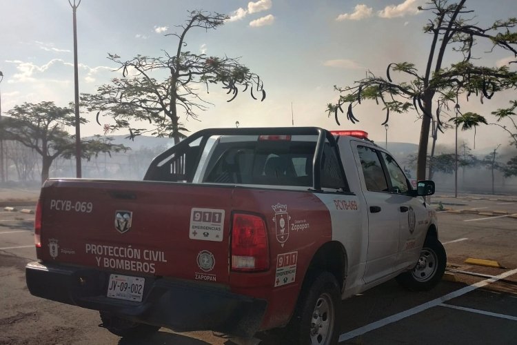 Se incendia pastizal en Periférico y Mariano Otero