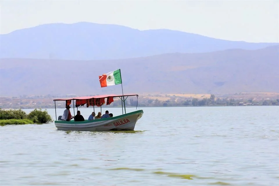 Inician plan para sanear Laguna de Cajititlán