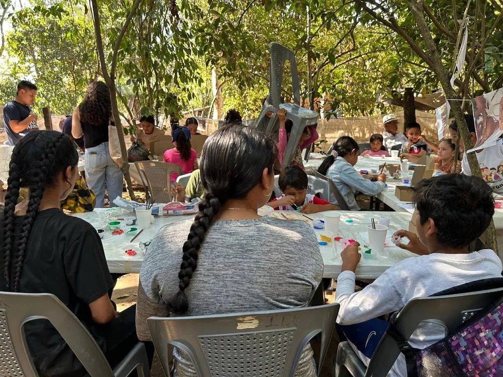 Niñez de Cuzalapa participa en taller para plasmar su naturaleza