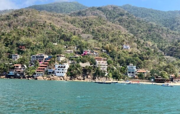 Clausuran tres desarrollos inmobiliarios en Puerto Vallarta