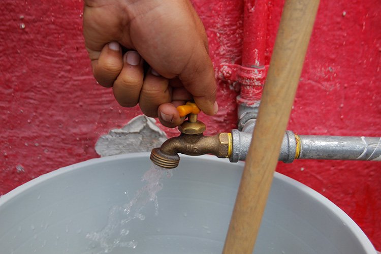 Achacan la falta de agua a agricultores de Atequiza