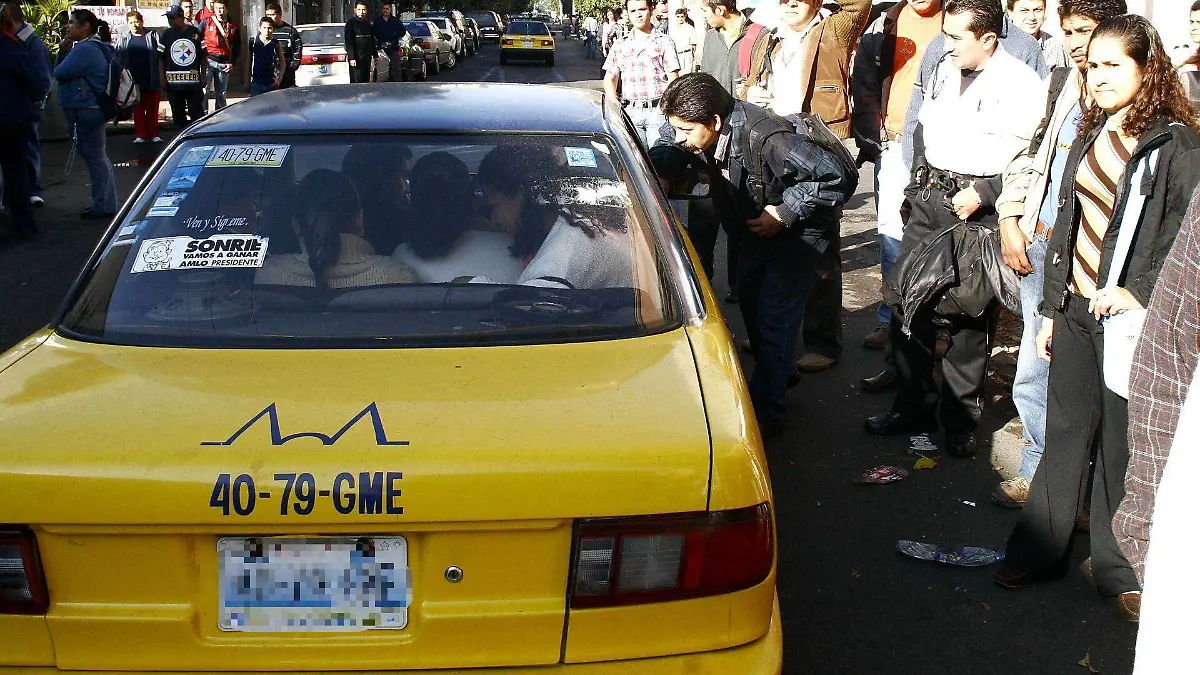 Cerca de 3 mil taxis que circulan representan un riesgo y contaminan por lo que tendrán que salir de las calles