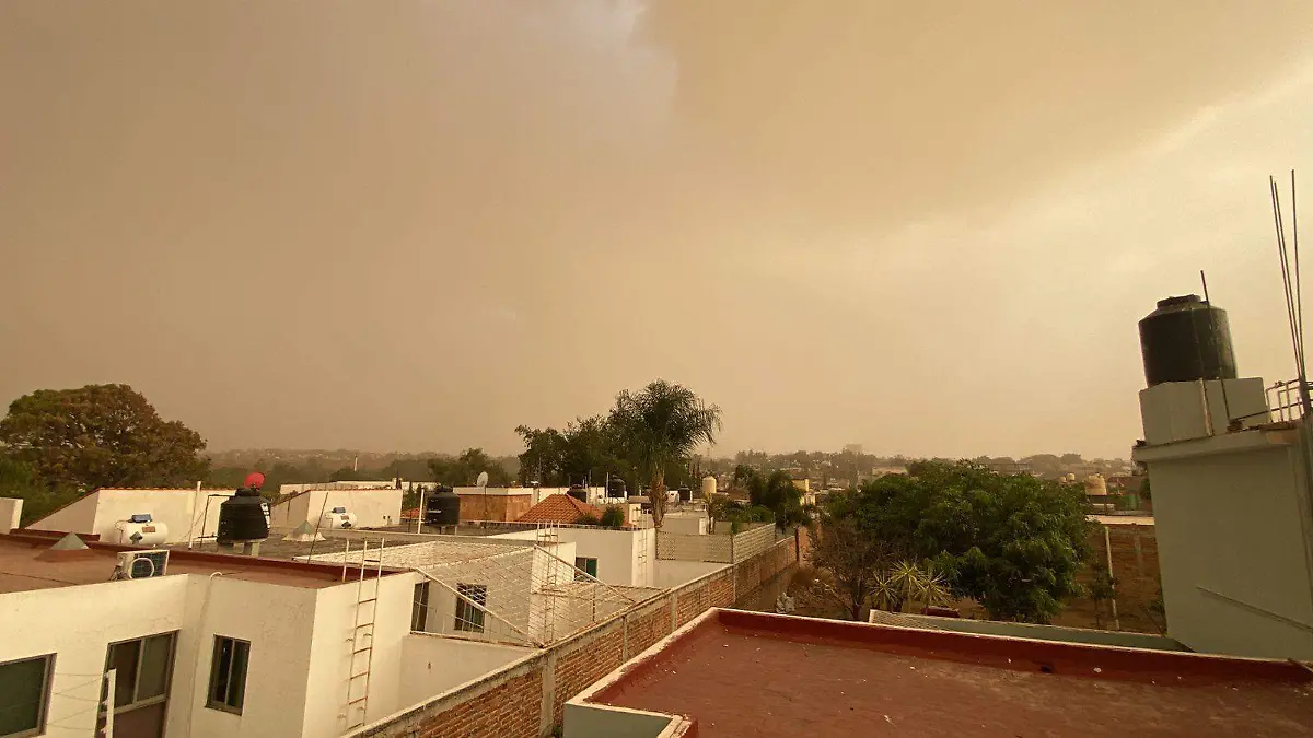 Tormenta de arena y llovizna sorprendieron a los habitantes de Jalisco