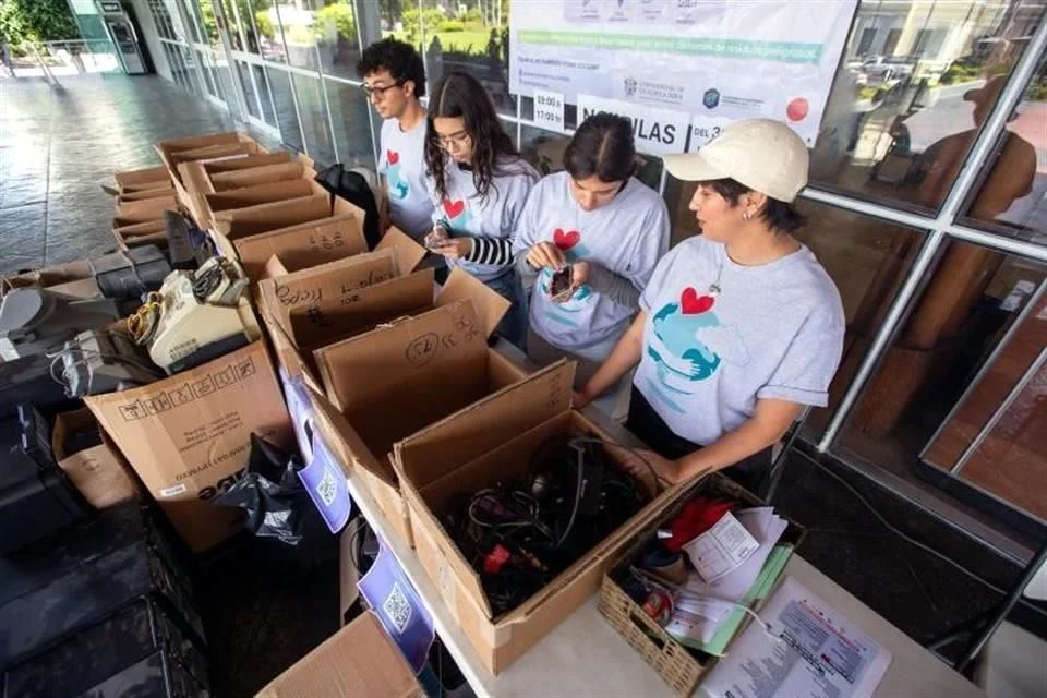 Suman 17 toneladas de electrónicos en ‘Rec-olectrón’