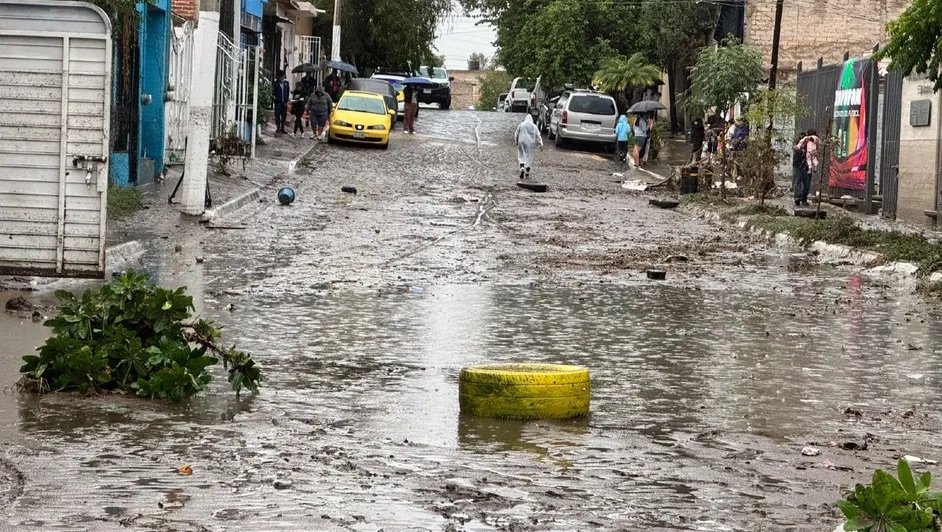 Arroyo Seco se desborda e inunda viviendas en colonia El Mante