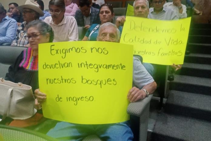 Colonos de Bugambilias van al Congreso a defender su bosque urbano; se oponen a torres