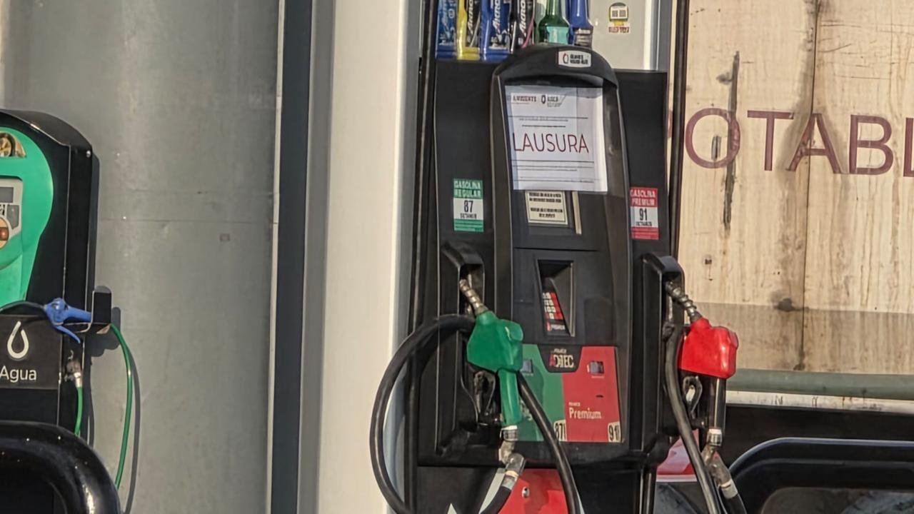 Clausura de 12 gasolineras por incumplir normas ambientales y vender litros incompletos