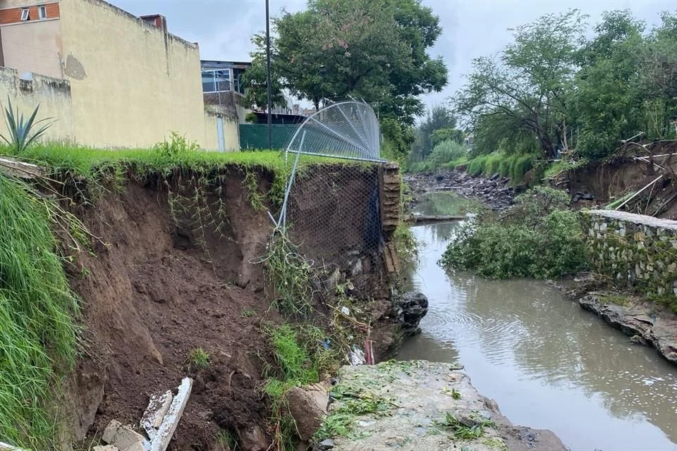 Se expande cauce de Arroyo Seco y tira bardas