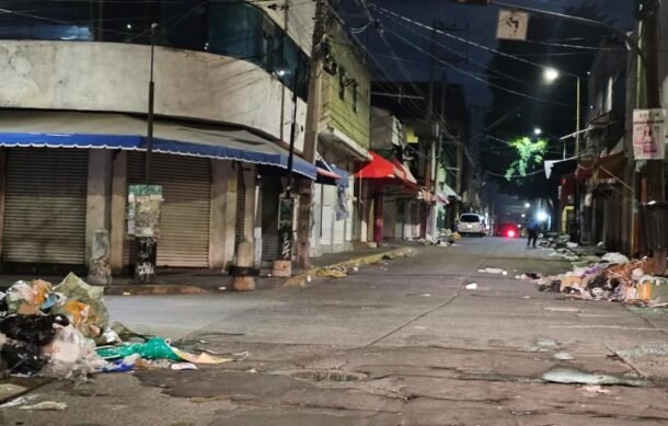Comerciantes dejan toneladas de basura en calles de zona Obregón