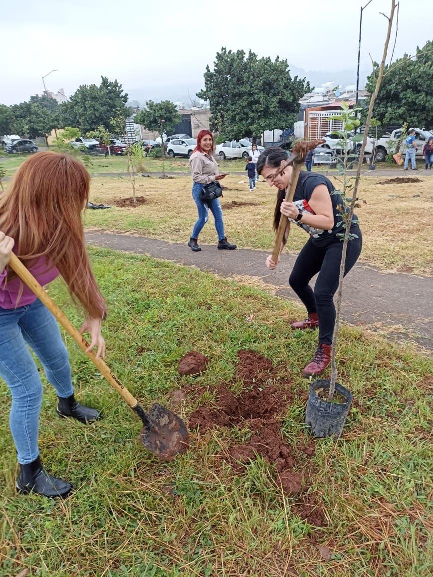 Plantan 2 mil árboles en Tlaquepaque