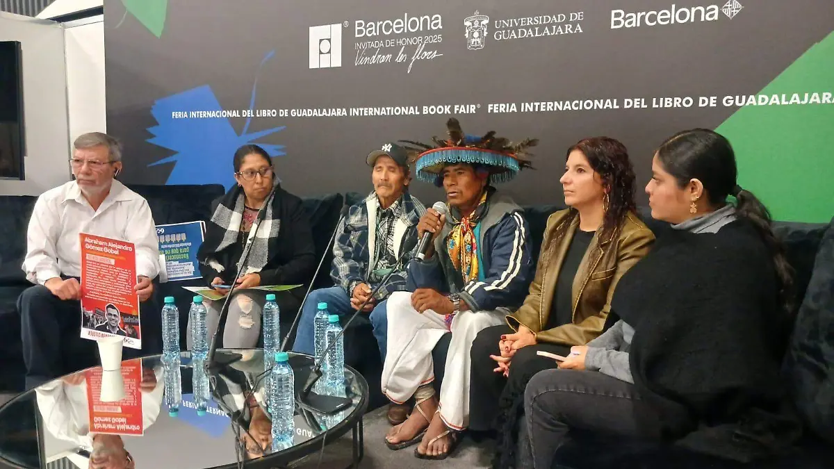 Wixárikas acuden a la FIL para denunciar que están en riesgo