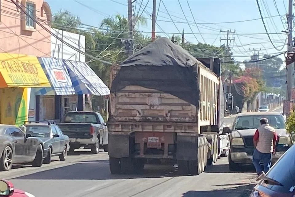 Temen deslaves por extracción de tierra en Tlajomulco