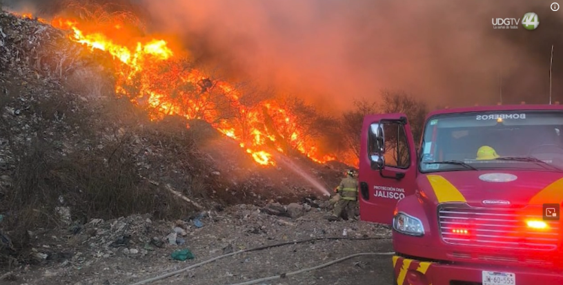 Incendio en vertedero desata emergencia atmosférica en Autlán