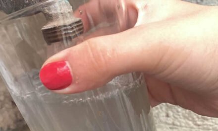 Llega Agua Pestilente y Turbia a la Quinta Velarde