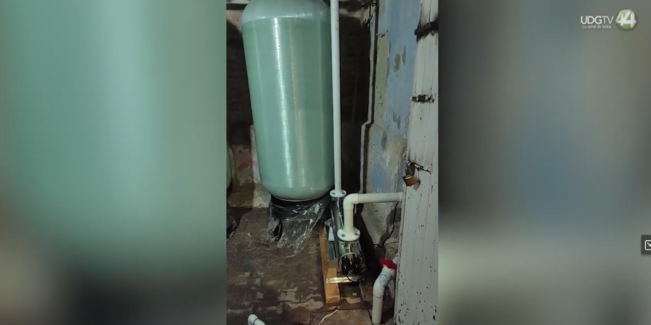 Vecinos de Guadalajara crearon un “mini siapa” que quita el mal olor y color al agua