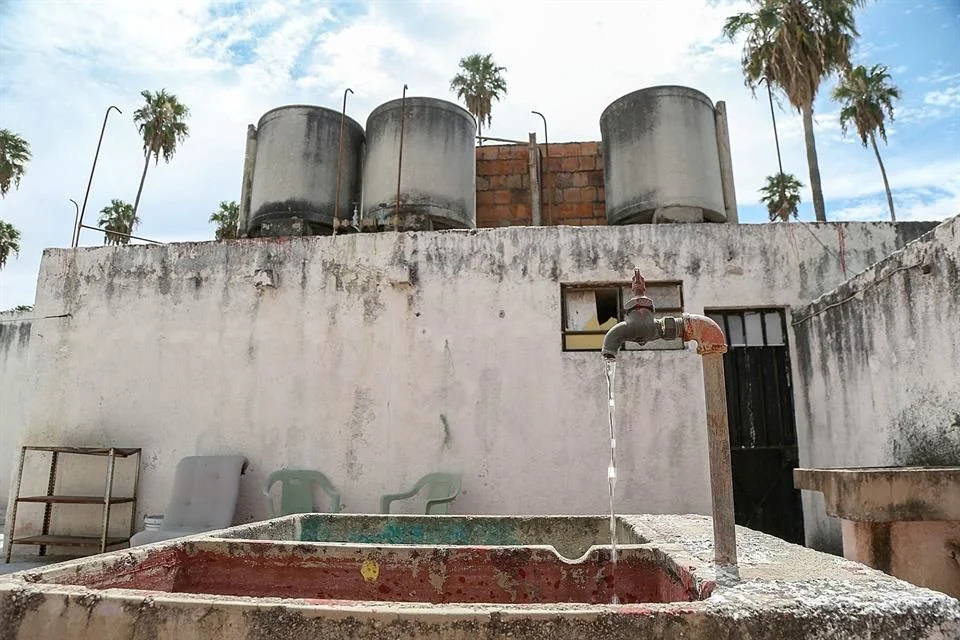 Se quejan por agua turbia y mal olor en Zapopan y GDL