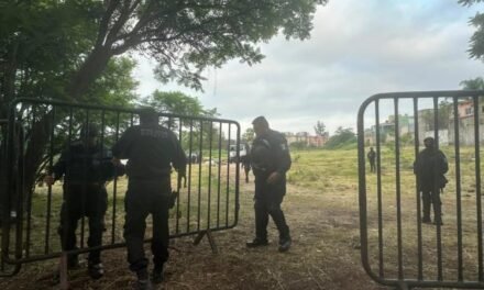 Vecinos de Mirador de San Isidro son desalojados por antimotines