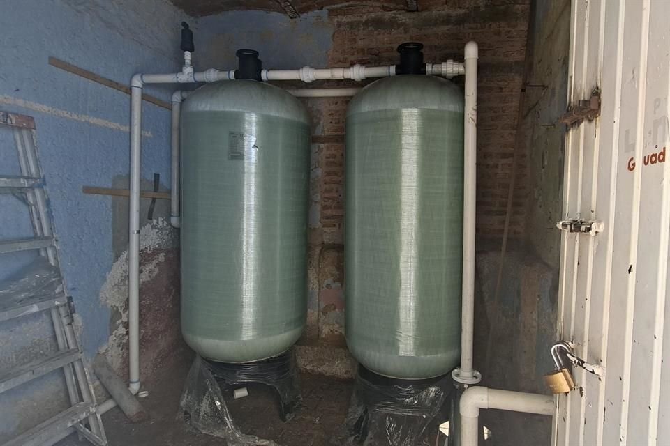 Gastan vecinos $101 mil para filtrar agua en GDL
