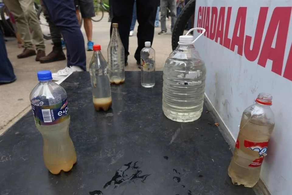 Colectivos y el ITESO analizan 200 muestras de agua sucia