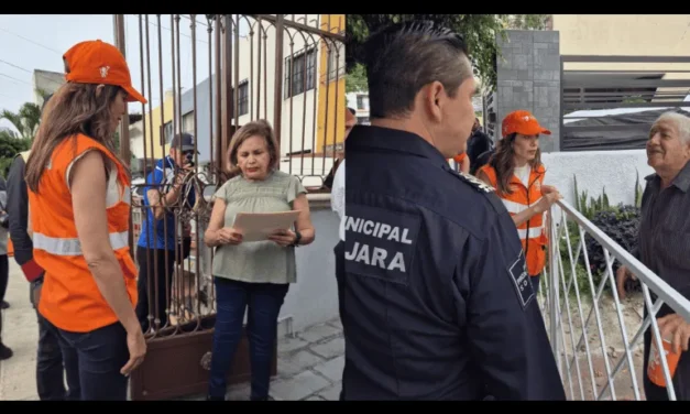 Vecinos reclaman por mala calidad del agua; alcaldesa promete acciones y pide paciencia