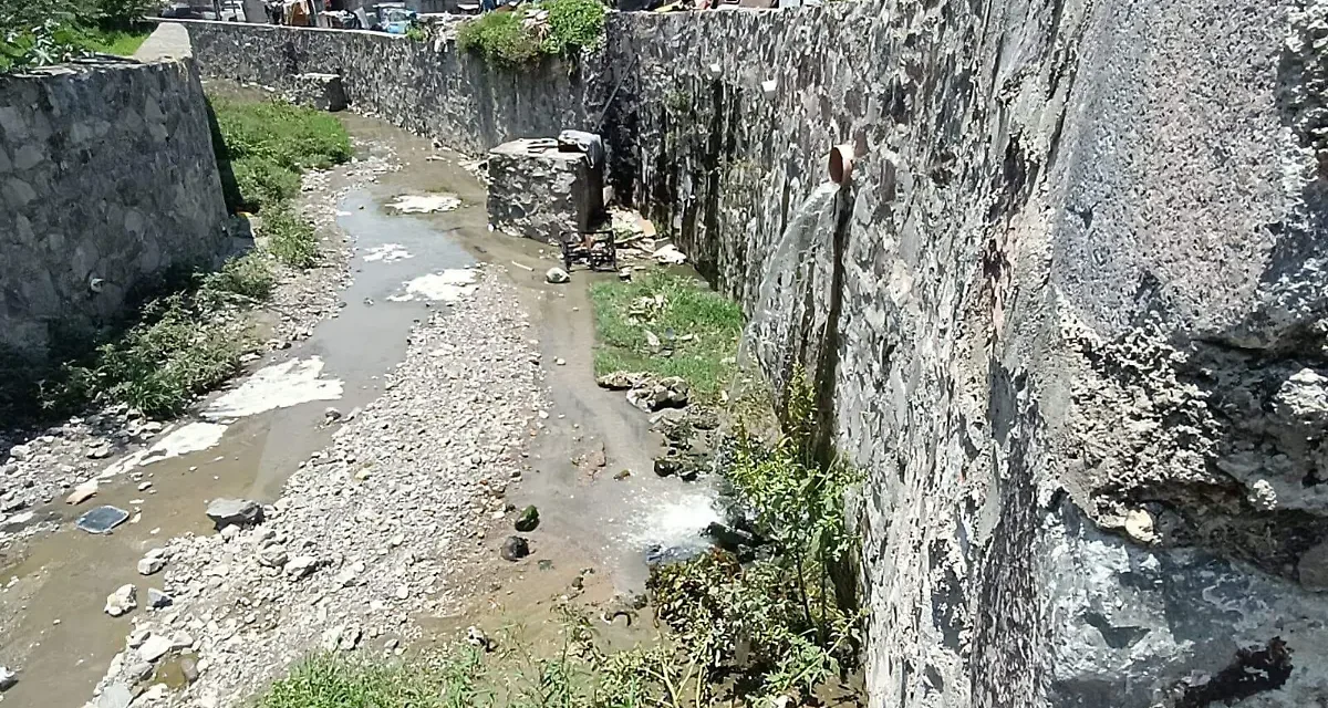 Arroyo Seco, el cauce sin agua que huele a abandono