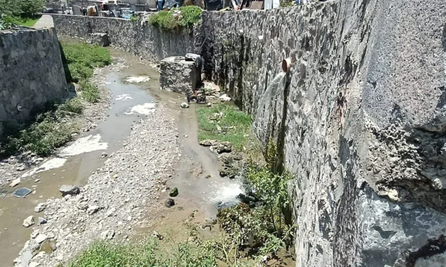 Arroyo Seco, el cauce sin agua que huele a abandono