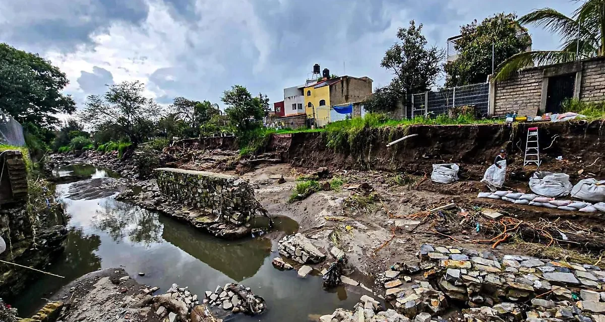 Arroyo Seco ya no ruge; cambió de rostro y el olor a drenaje rompe la calma de quienes viven junto al cauce