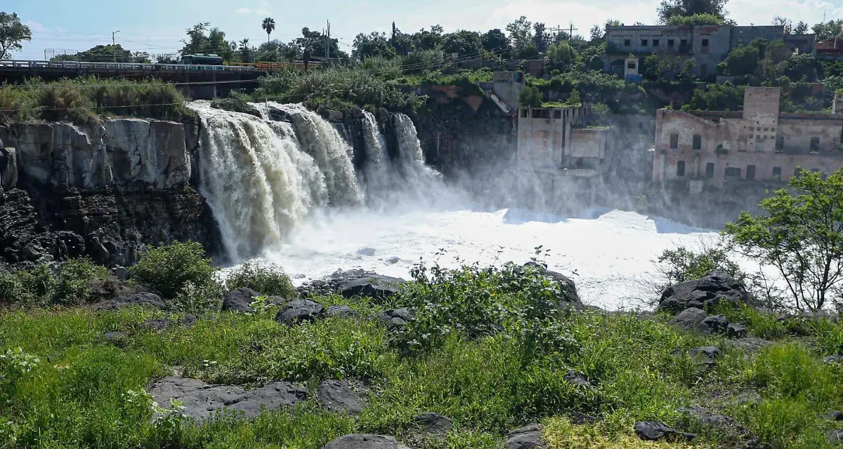 Pese a ‘inyecciones millonarias’, el Río Santiago sigue enfermo y lo muestra todos los días