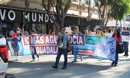 Marchan en Guadalajara para exigir freno al cobro y privatización del agua