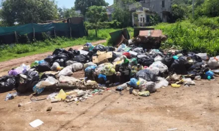 Vecinos de Santa Elena amenazan con protesta por acumulación de basura, en Puerto Vallarta