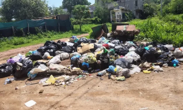 Vecinos de Santa Elena amenazan con protesta por acumulación de basura, en Puerto Vallarta
