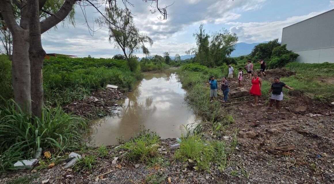 En Vallarta exigen solución definitiva a inundaciones