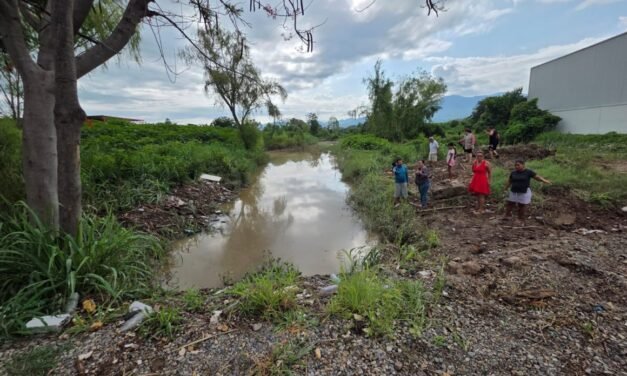 En Vallarta exigen solución definitiva a inundaciones