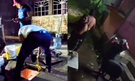 Desesperados por falta de agua, vallartenses aprovechan la lluvia y ojos de agua para bañarse