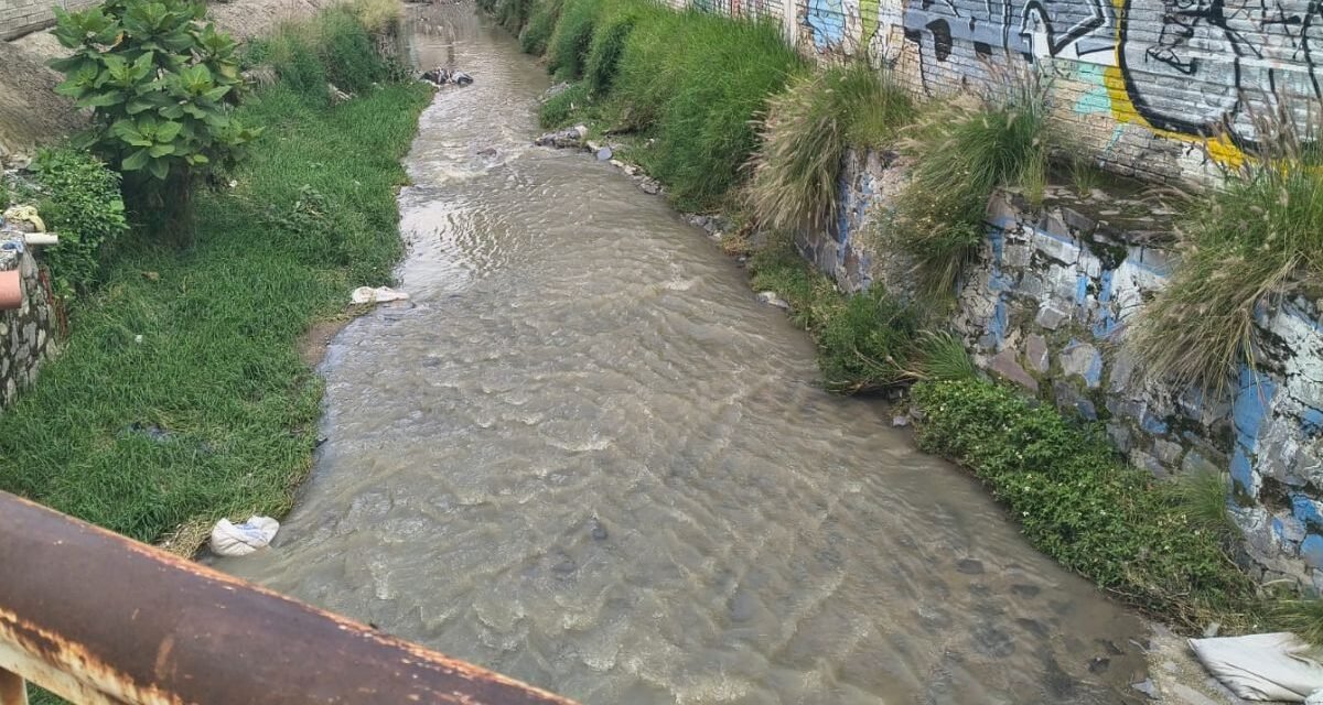 Desbordamiento de aguas residuales en Santa Ana Tepetitlán, Zapopan