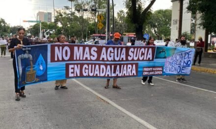 Manifestación en el Centro Tapatío por Agua Contaminada