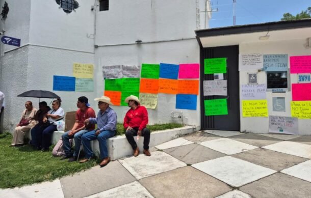 Vecinos protestan por mala calidad del agua durante sesión de la Junta de Gobierno del SIAPA