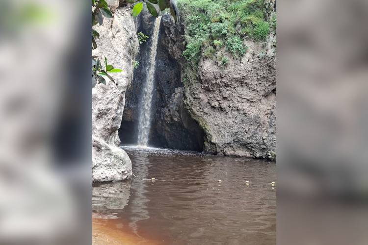 Evidencian polución y desdén de Profepa en las cascadas de Huaxtla 
