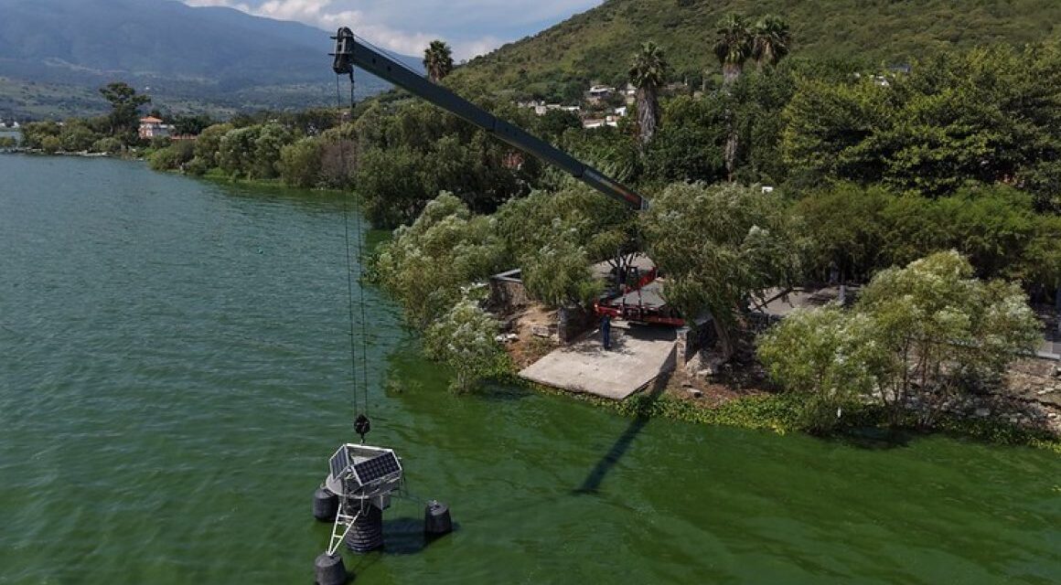 Instalan circuladores solares en Cajititlán para frenar mortandad de peces