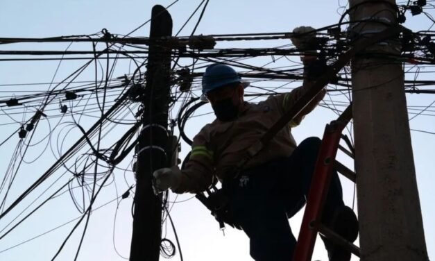Autoridades informan que solo dos empresas retiran cableado obsoleto en Guadalajara pese a que hay 18 en la ciudad