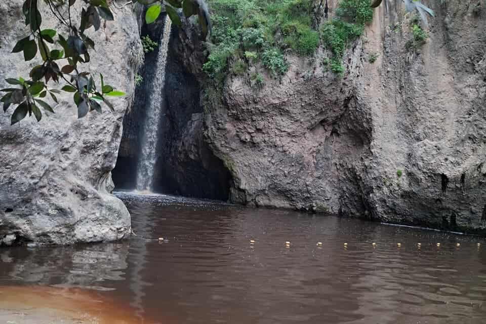 Llevan a Profepa denuncia por contaminación del río Milpillas y la cascada de Huaxtla