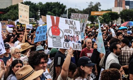 Marchan más de 10 mil y reclaman agua limpia