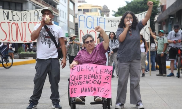 ‘Sigue llegando agua apestosa’