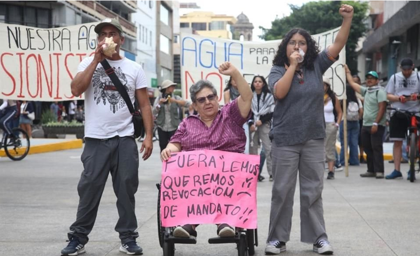 ‘Sigue llegando agua apestosa’