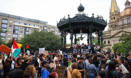 ‘Seguiremos protestando hasta tener agua limpia’, tapatíos toman calles por segundo domingo consecutivo